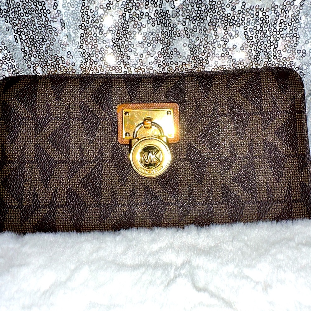 ❤️ 🎉 Michael Kors Wallet/Clutch